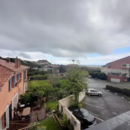 Renove Avec Balcon A Deux Pas Des Plages D'anglet - Fr-1-239-1076 *